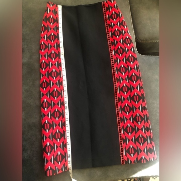 Authentic Fendi Midi Pencil Skirt Size 38 Wool Silk Blend Red Black Block Design - Picture 13 of 13